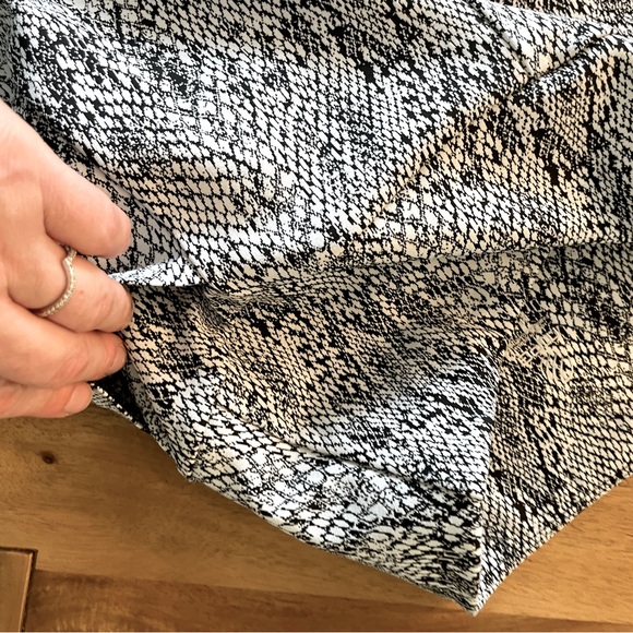 Like new! MPG sport leggings - snakeskin pattern - size M - Picture 5 of 10